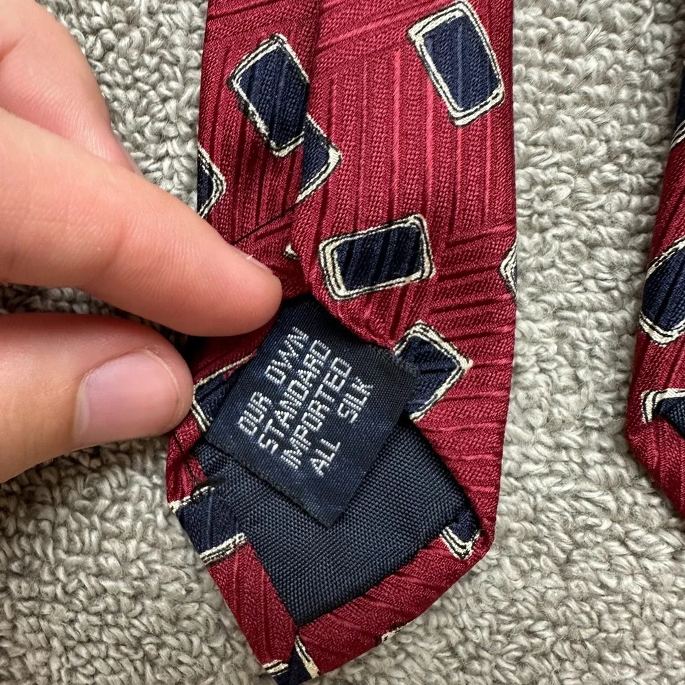 Jacobs Roberts Ltd Mens Silk Necktie Burgundy Red Navy Blue Geometric Rectangle
